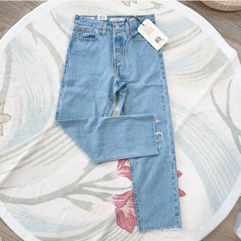 BNWT Levi's Wedgie Straight Jean's - Picture 4 of 9
